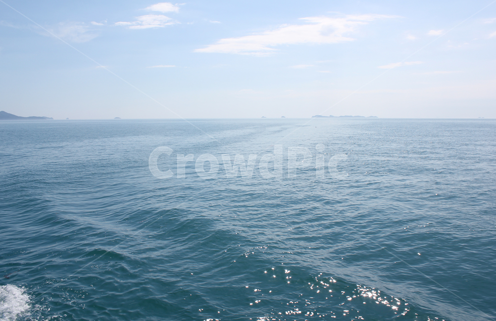 beach,blue,cloud,coast,coastline,day,far,island,mountain,nature,ocean,sea,sky,water,wave,하늘,구름,파랑,블루,먼산,산,섬,바다,물결,푸른바다,풍경,자연,낮,파란색,물,바닷물,아쿠아,에메랄드빛,에메랄드,반짝임,윤슬