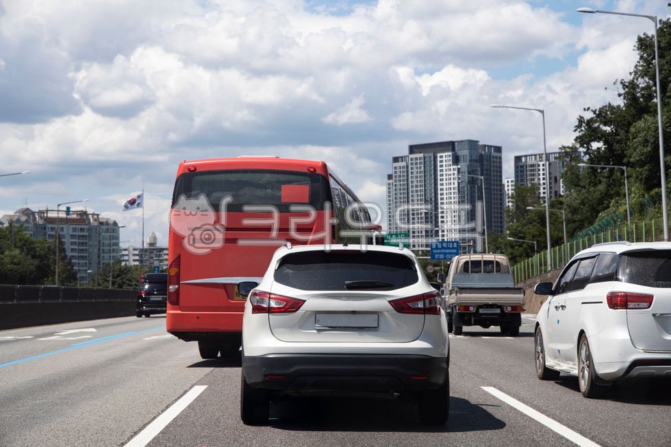 blue sky,industry,clouds,scenery,trees,summer,Gyeongbu Expressway,white,road signs,cumulus clouds,weather,lanes,private car,trucks,flagpole,license plate,tire,sky,passenger car,living,white clouds,cutting in,clear,roads,Taegeukgi,separation bars,transport
