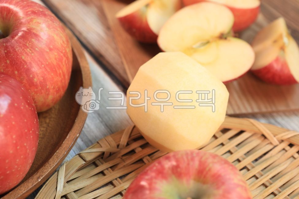 apple,adverb,adverb apple,fall apple,cut apple