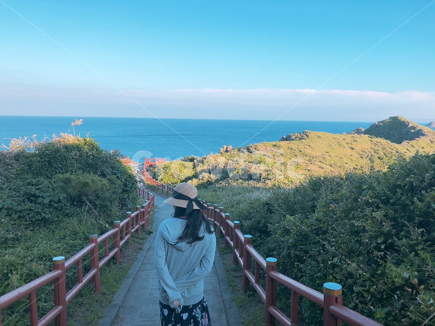 제주도,여행,산책,감성사진,색감,용머리해안,고요,하늘,바다,나무,긴머리,여유,사람,사람,인물,인간,human,person,여성,여자,woman,female,lady
