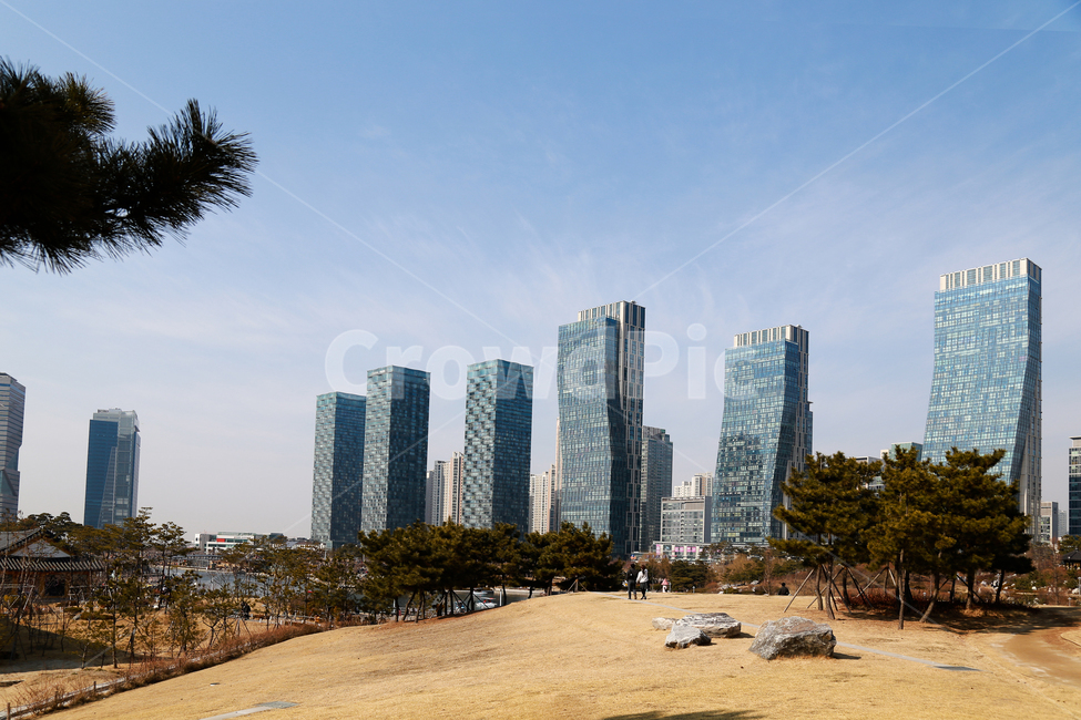 빌딩,건물,아파트,맨션,고층아파트,도시풍경,도시경관,도시,시티,단지,고층빌딩,고층건물,거리,거리풍경,시가지,주택가,주택지,주거,부동산,아파트단지,하늘,푸른하늘,파란하늘,맑음,맑은날씨,쾌청,화창,맑은하늘,건축물,시설,블루,파랑,청색,풍경,경치,창문,산업,도로,센트럴파크,공원,도시,풍경,city,landscape,한국도시풍경,한국도시경관,korea cityscape,building,urban,어반,town,downtown,도심