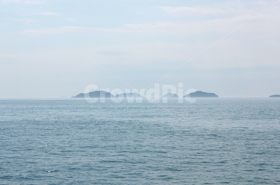 beach,blue,cloud,coast,coastline,day,far,island,mountain,nature,ocean,sea,sky,water,wave,하늘,구름,파랑,블루,먼산,산,섬,바다,물결,푸른바다,풍경,자연,파란색,물,바닷물,아쿠아,에메랄드빛,에메랄드,반짝임,낮