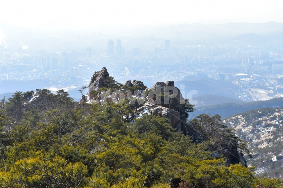 관악산,풍경,겨울,자연,눈,스포츠,등산,산행,nature,snow,겨울풍경,느낌,아름다운,신비로운,경이로운,기암,바위,암봉,암릉,다큐,필,힐링,명산,landscape,winter,season,트레킹,100대명산,인기명산,조망,전망,정부청사,6봉,수목원능선,바윗길,암릉길,명품송,소나무,한국자연풍경,한국자연경관,korea,관양능선,팔봉능선,국기봉,겨울,계절,winter,season,자연,풍경,nature,landscape,한국자연풍경,한국자연경관,korea nature landscape,outdoors,옥외,scenery,경치