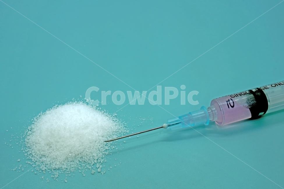 마약,약물,남용,중독,주사기,병원,코카인,헤로인,고통,가루,액체,나쁜,불법,질병,복용,위험,치료,예방,의료,의학,병원,medical,hospital,clinic,사물,물건,오브젝트,thing,object,matter,연출,컨셉,콘셉,direction,concept