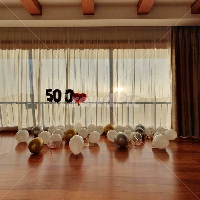 wood,나무,견목,hardwood,flooring,floor,바닥,블루원,경주,기념일,500일,파티,모임,커튼,마운틴뷰,기념,일상,daily,specialday,sunshine,view,풍선