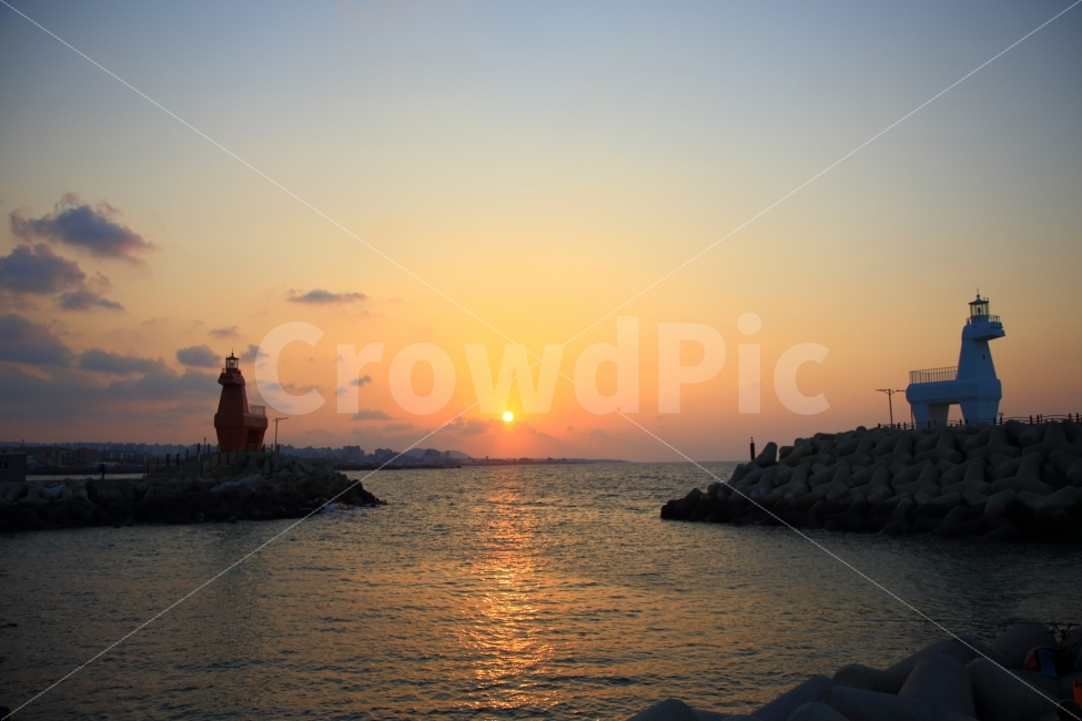 등대,말,일몰,바닷가,풍경,석양,구름,자연,풍경,nature,landscape,한국자연풍경,한국자연경관,korea nature landscape,등대,lighthouse,제주도,jeju,jeju island,building,건물,architecture,건축물,tower,탑
