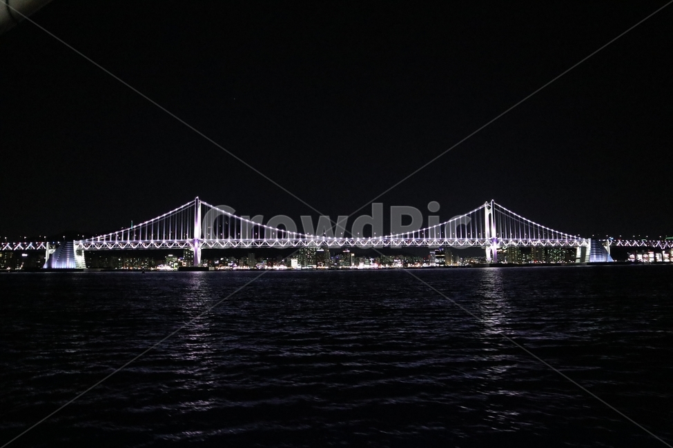 광안대교,야경,바다야경,광안리,바다,부산바다,밤,야경,밤,풍경,nightscape,night,landscape,건축물,건물외관,exterior,building,structure,architecture,construction,건물,bridge,다리