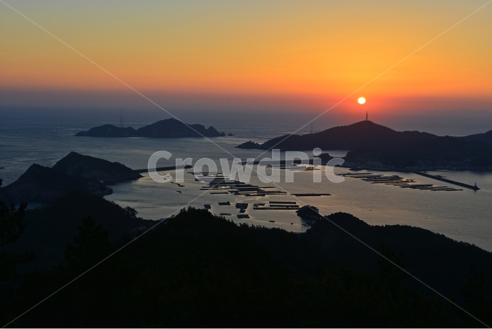 nature,자연,outdoors,옥외,sea,바다,ocean,대양,water,물,shoreline,해안선,coast,연안,redsky,붉은하늘,sky,하늘,dawn,새벽,신안,흑산도,흑산도아침,일출,여명,해돋이,흑산도항