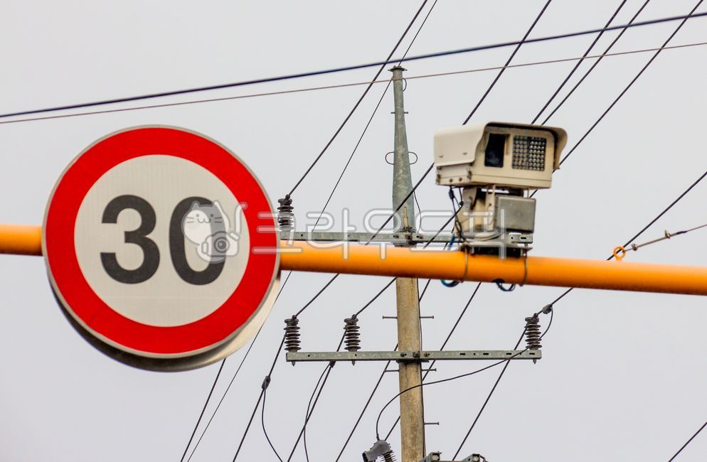 Signs,outdoor signs,signs,guidance,road signs,roadsigns,speed cameras,signals,speeding,speeding equipment,signal speed cameras,speeding cameras