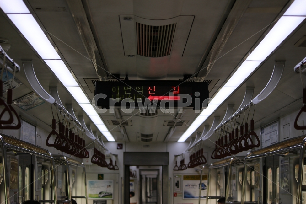 지하철,여유,오후,전광판,즐거움,교통,교통수단,traffic,transportation