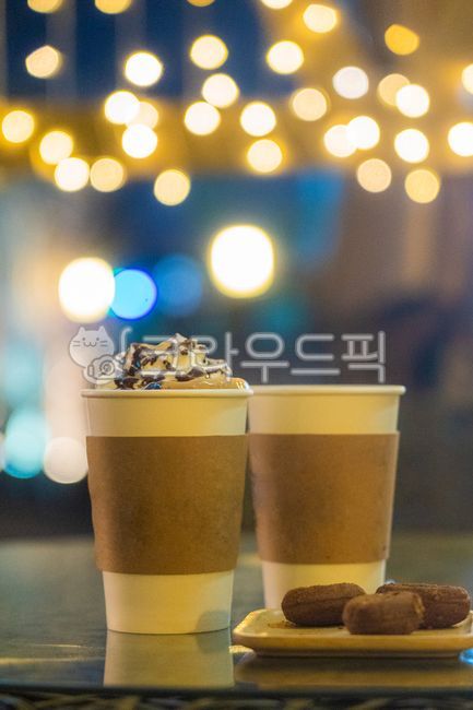 drink,카페,음료,카라멜마끼아또,커피,빛,보케,감성,감성사진,빛보케,caffee,cafe,bokeh
