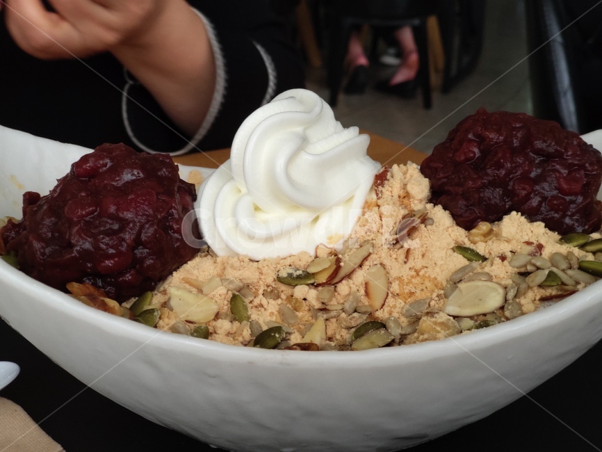 디저트,팥빙수,견과류빙수,여름,음식,미숫가루,카페,맛있는,시원한,아이스크림,달콤한,요거트아이스크림