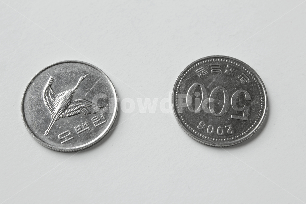 한국,동전,금융,한국동전,돈,money,coin,korea,500원,500,흰배경,금속,실버,은색,koreacoin,metal,banking,cash,won,금융,돈,finance,banking,money,연출,컨셉,콘셉,direction,concept