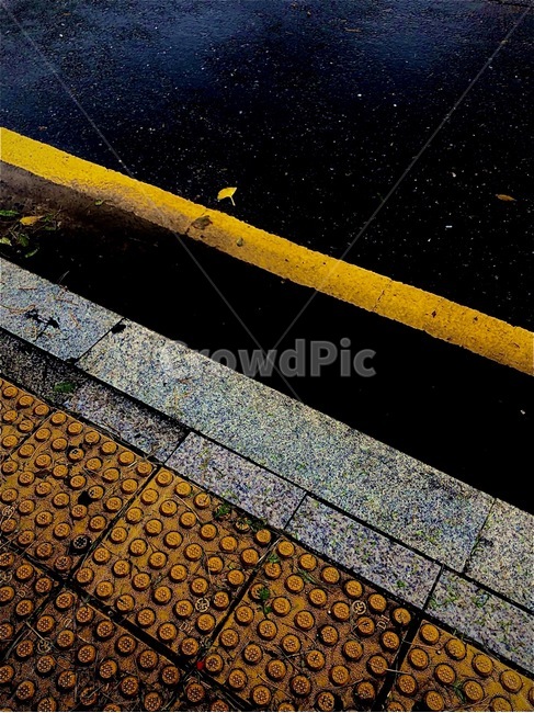 handrail,난간,banister,yellow,lonely