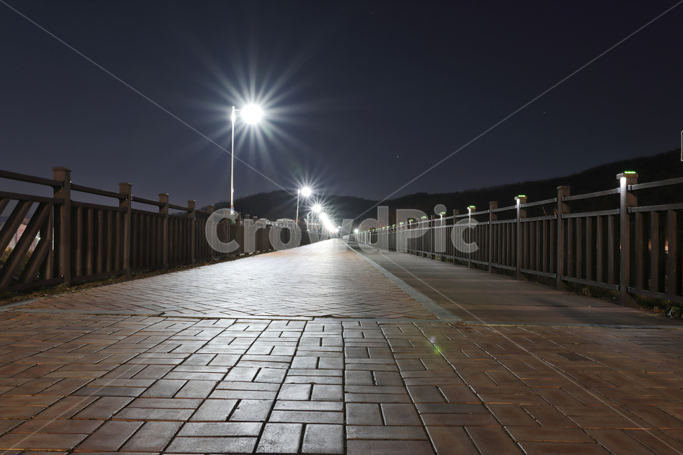 통로,보도,야경,산책,빛,저녁,길,산책로,여유,휴식,야경,밤,풍경,nightscape,night,landscape