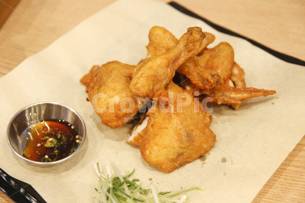 닭,치킨,후라이드이킨,닭똥집,튀김,음식,음식,식재료,요리,food,cook,meal,dishes,food reserves,육류,고기,meat