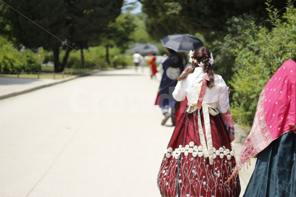 사람,한국,한복,전통,꽃,한옥,궁,봄,여름,자연,여자,나들이,여행,산책,고궁,광화문,경복궁,옷,의복,패션,화관,치마,저고리,경회루,한국전통,한국문화,korean traditional,korean culture,한복,한국전통의상,hanbok,korean traditional clothes,사람,인물,인간,human,person,여성,여자,woman,female,lady
