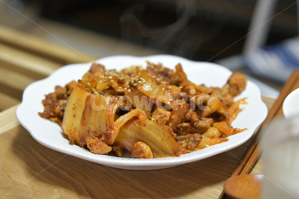 돼지김치볶음,김치볶음,요리,음식,야식,삼겹살,김치,food,kimchi,stirfriedpork,pork,meal,음식,식재료,요리,food,cook,meal,dishes,food reserves,한식,한국음식,한국요리,korean food,korean dishes,korean meal,korean cook