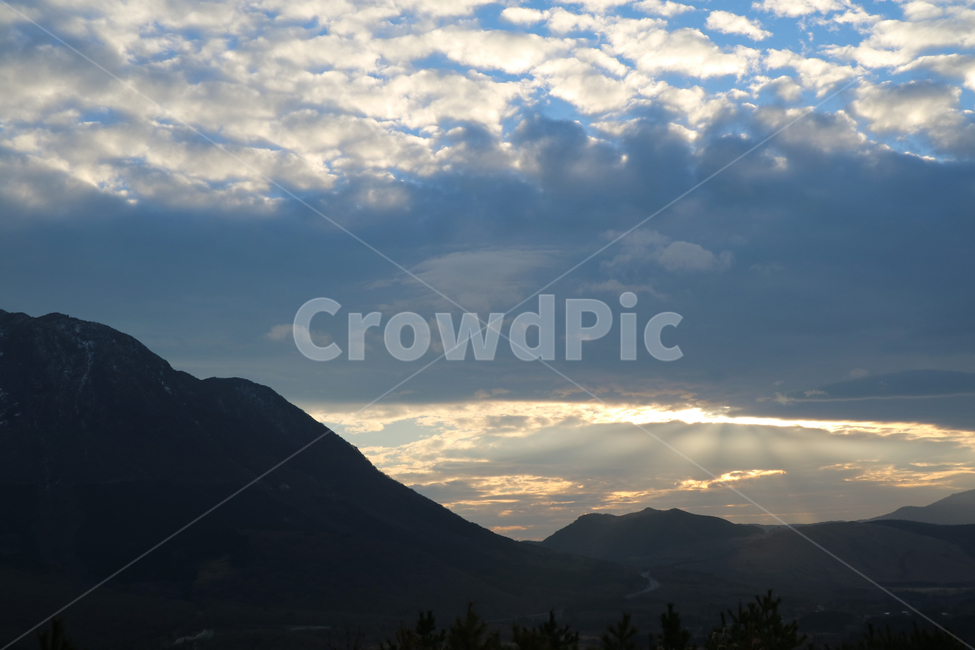 하늘,산,구름,해질녘,햇빛,선샤인,노을,양떼구름,sunshine,cloud,sky,풍경,자연,풍경,nature,landscape,mountain,mountain range,산맥,outdoors,옥외