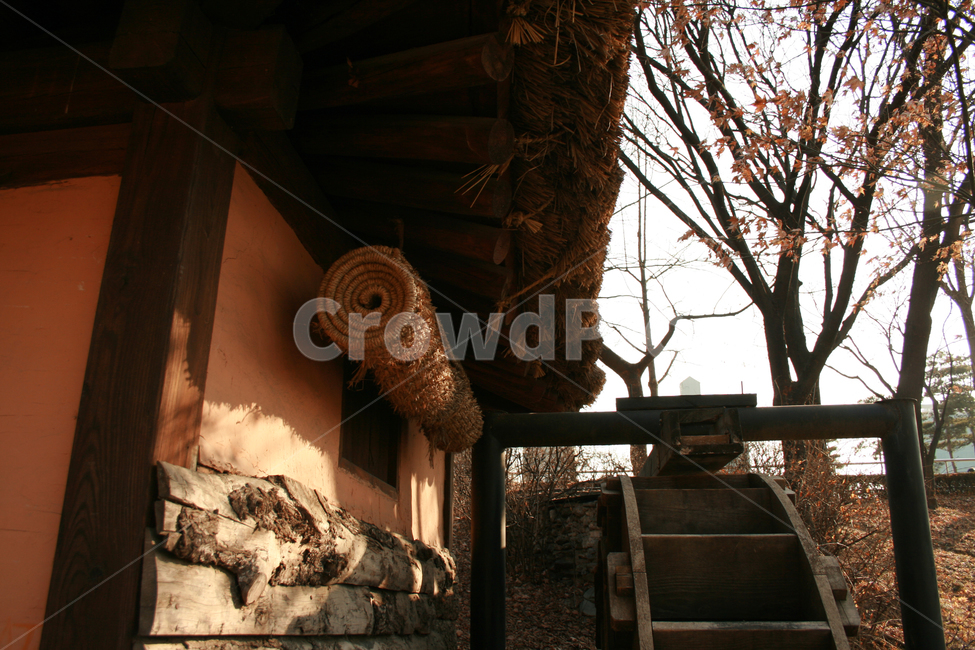 초가집,지붕,겨울,물레방아,전통,한국,한국전통,한국문화,korean traditional,korean culture