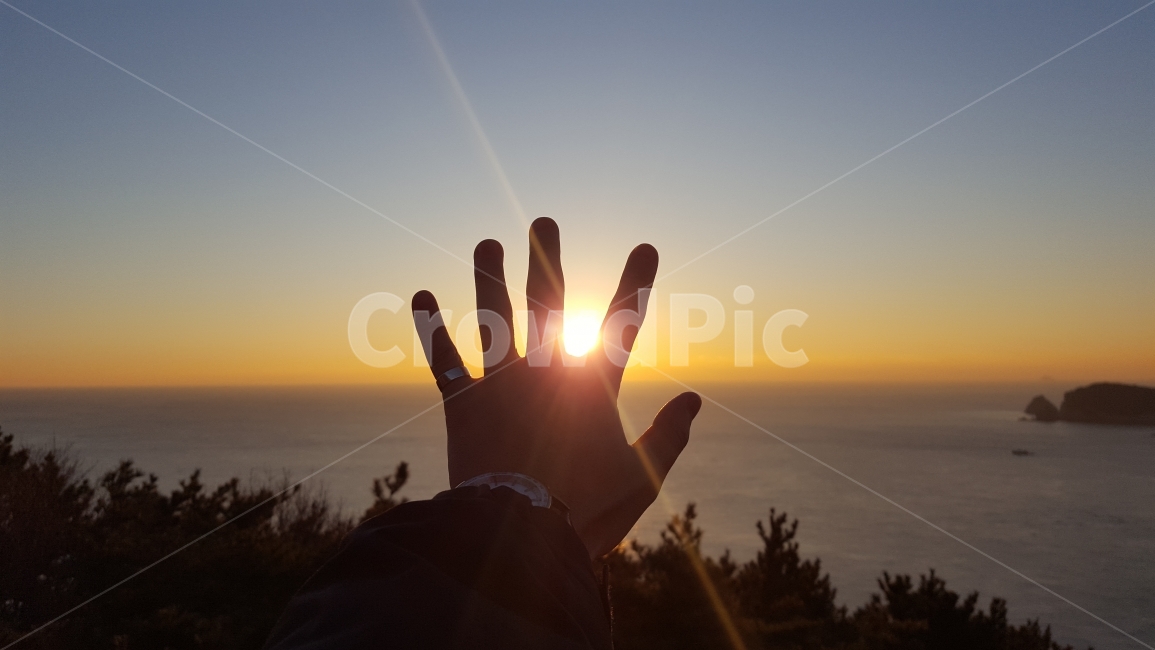 여행,travel,여행사진,국내여행,혼자여행,사진,배경사진,배경,이쁜사진,색감,색감좋은사진,통영,통영여행,일출,거제도,병대도전망대,태양,스냅사진,스냅샷,아침,실루엣,손,반지,감성,감성사진,자연,풍경,nature,landscape,사람,인물,인간,human,person,신체일부,몸,body,연출,컨셉,콘셉,direction,concept,light,빛,flare,플레어,sunlight,햇빛,outdoors,옥외