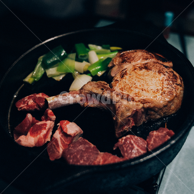 돼지고기,pork,주물팬,바베큐,구이,food,요리,meal,음식