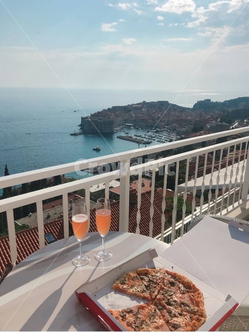 두브로브니크,크로아티아,발코니,피자,샴페인,맥주,pizza,dubrovnik,piano,balcony,terrace,테라스,음식,식재료,요리,food,cook,meal,dishes,food reserves