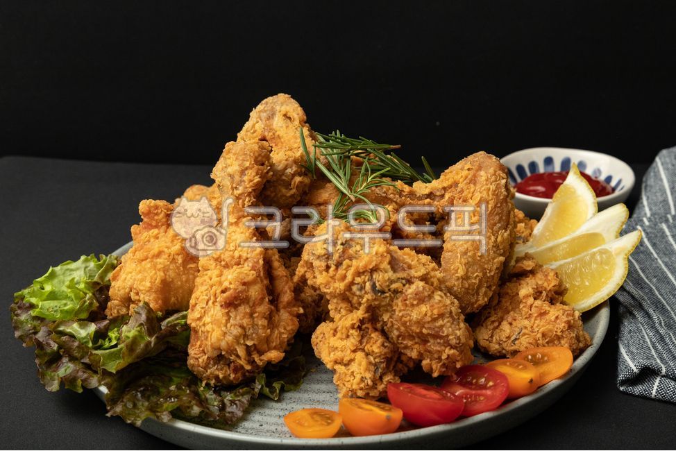 후라이드치킨,치킨,튀김,닭,닭튀김,배달음식,dish,접시,food,음식,meal,식사,다이어트,칼로리,기름,지방,고칼로리,야식,음식,식재료,요리,food,cook,meal,dishes,food reserves