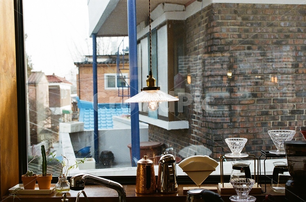 카페,햇살,창문,찻잔,필름사진,감성,sensible,feeling,인테리어,실내디자인,interior design