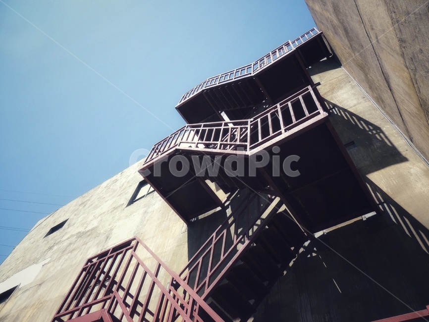 건물,건축물,외부계단,계단,철계단,콘크리트건물,constructure,풍경,보케,sensible,feeling,색상,색감,colorsense,colorsensitivity,feelingofcolor,감성,건축물,건물외관,exterior,building,structure,architecture,construction