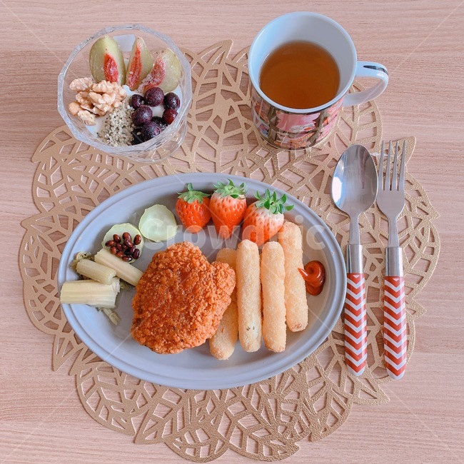 식사,과일,요거트,치즈스틱,치킨,딸기,복숭아,블루베리,샐러리,피클,브런치,집밥,food,brunch,요리,음식,식재료,요리,food,cook,meal,dishes,food reserves