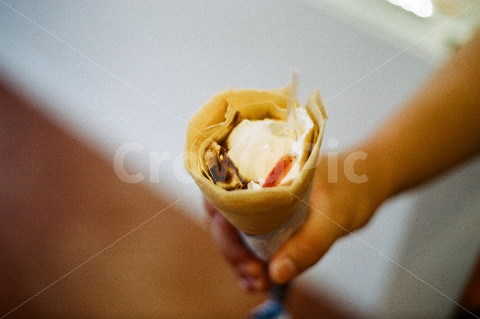 아이스크림,손,팔,인물사진,사람,여름,일본,파르페,시원한,맛있는,달콤한,감성사진,필름사진,오키나와,icecream,hand,arm,personal,human,summer,japan,cool,delicious,sweet,sensitive,film,okinawa,여름,계절,summer,season,사람,인물,인간,human,person,신체일부,몸,body,음식,식재료,요리,food,cook,meal,dishes,food reserves,디저트,간식,후식,dessert,snack