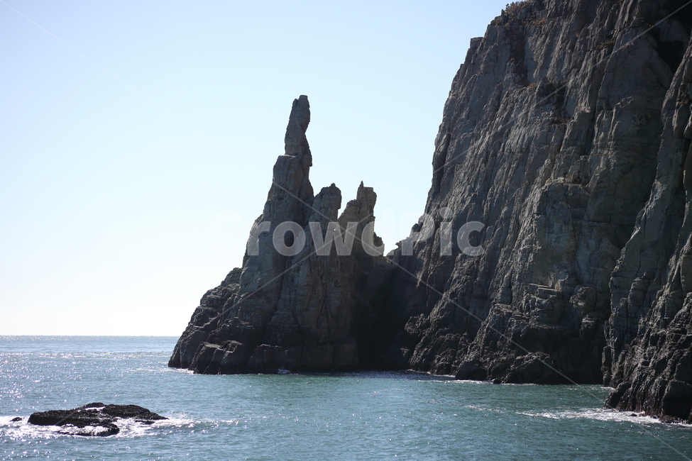 섬,바위섬,한려해상국립공원,바다,island,촛대바위,남해바다,거제해금강,자연,풍경,nature,landscape,한국자연풍경,한국자연경관,korea nature landscape,promontory,곶,cliff,낭떠러지,outdoors,옥외