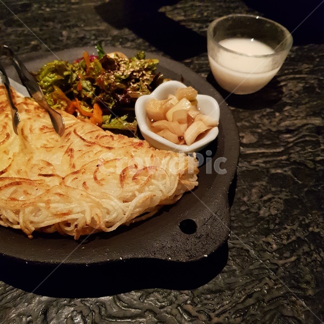 감자전,안주,술안주,맥주안주,막걸리안주,potato,감자,감자요리,요리,막걸리,주안상,음식,식재료,요리,food,cook,meal,dishes,food reserves,한식,한국음식,한국요리,korean food,korean dishes,korean meal,korean cook