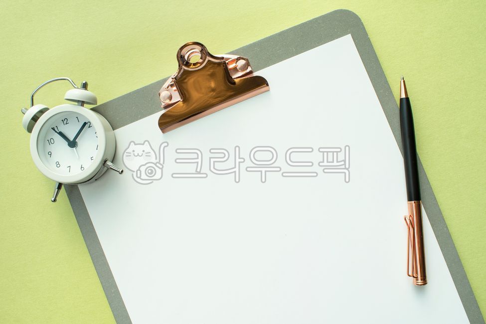 note,hundred,blank,memo,Page,office,whiteboard,clipboard,White space,pad,paper,gap,pen,deadline,table,Notebook,individual,work,emptied,clock,pencil,mockup,diary,background,at the time,desk,Enterprise,board