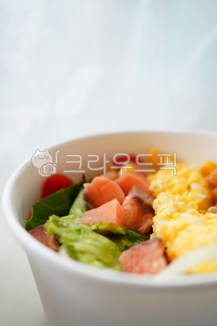 샐러드,연어,연어샐러드,달걀,계란,스크램블,양상추,bowl,그릇,food,음식,식사,다이어트,diet,egg,salmon