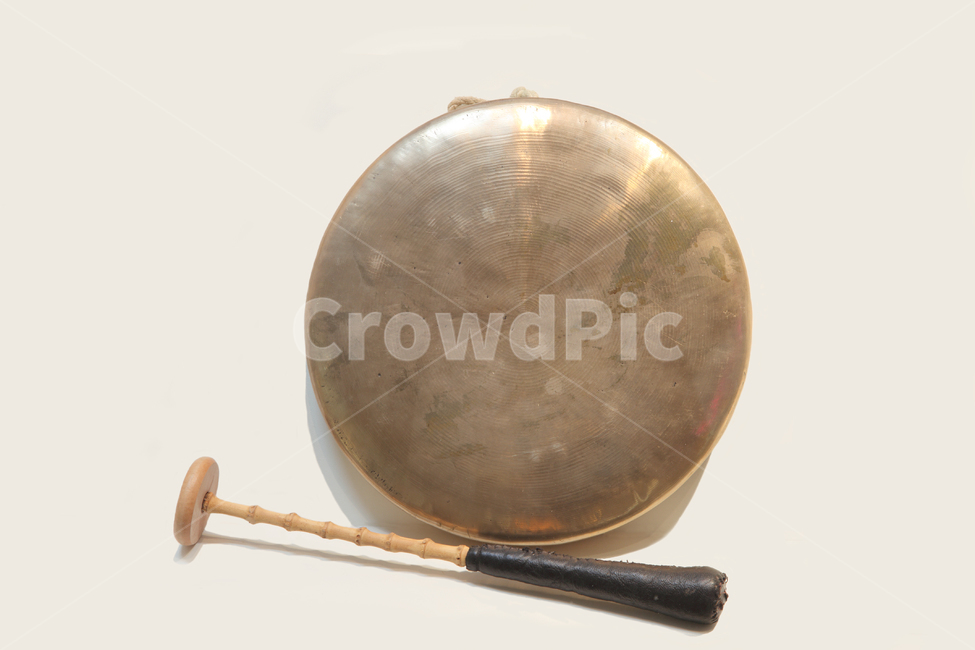 folk art,traditional instrument,percussion instrument,instrument,brass,Nongak,Korean musical instrument,gong,Korean traditional music,korea,music,folklore,tradition,Korean tradition,object