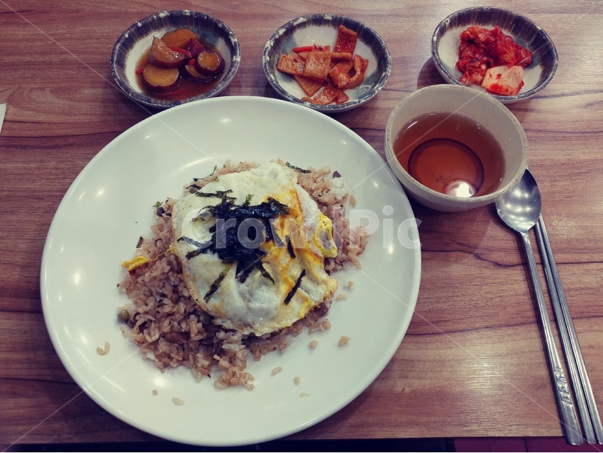 음식,식사,외식,수저,식탁,그릇,접시,아침,점심,저녁,탄단지,탄수화물,단백질,지방,염분,나트륨,양식,끼니,식전,맛,빛깔,음식,식재료,요리,food,cook,meal,dishes,food reserves