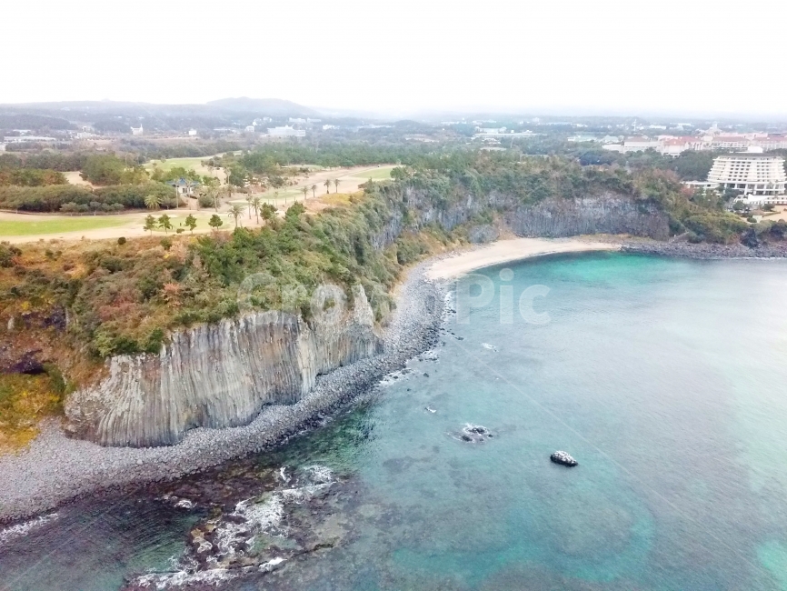 바다,주상절리,제주바다,드론사진,에메랄드빛바다,서귀포바다,자연,풍경,nature,landscape,한국자연풍경,한국자연경관,korea nature landscape,제주도,jeju,jeju island,water,물,shoreline,해안선,outdoors,옥외,ocean,대양,sea,coast,연안,bay,만