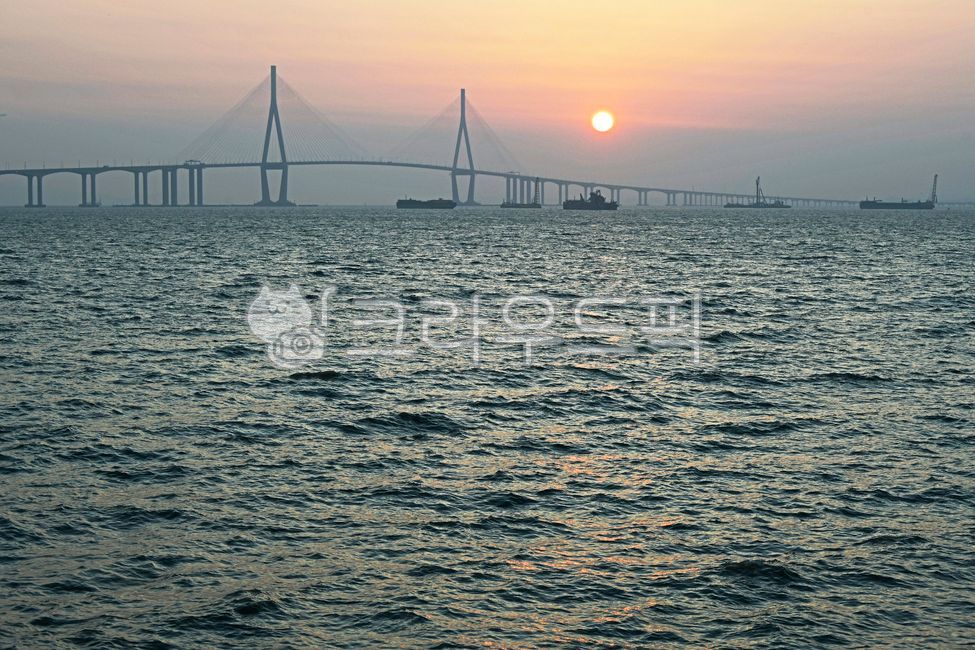 Incheon Bridge,floating bridge,sunset,cable-stayed bridge,bridge,pier,main tower,landmark,red sea,sea,cargo ship