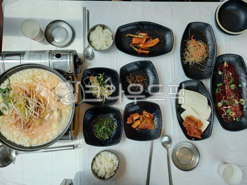 table setting,dish,hot pot,soft tofu,food