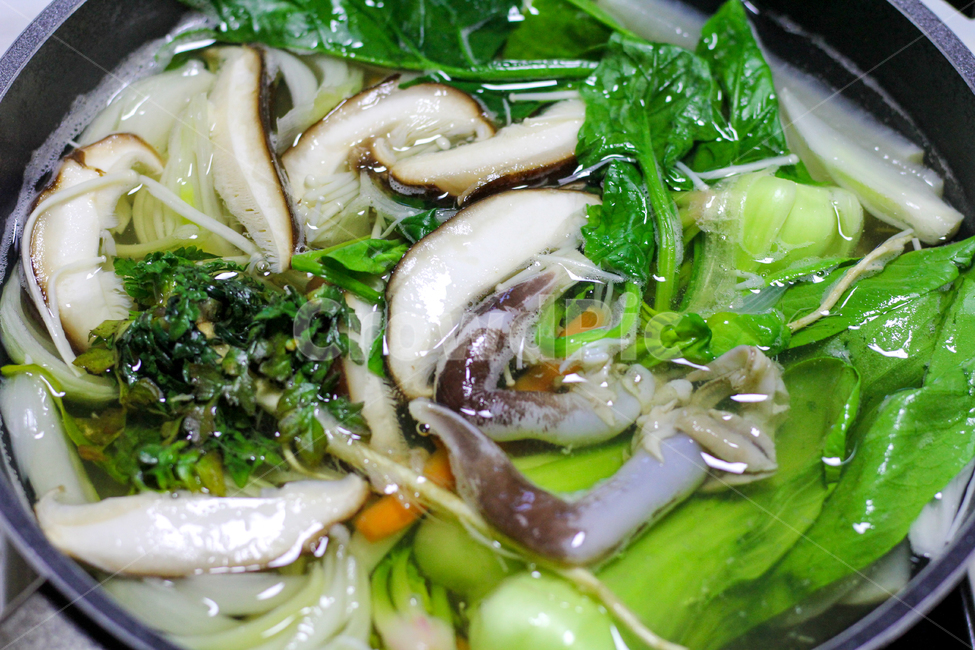 새조개,해산물,수산물,조개류,제철,조개,새,food,seafood,cockle,shellfish,새조개샤브샤브,샤브샤브,음식,야채,shabushabu,칼국수,vegetables,재료,냉이,육수,soup