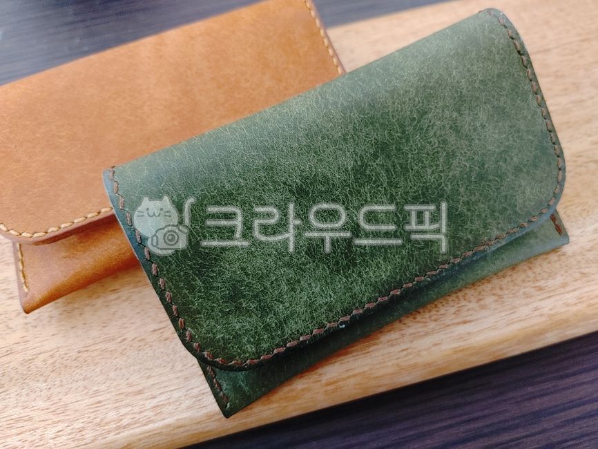 leather wallet,wallet,accessories,part,card wallet,accessory,leather