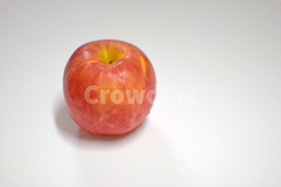 red,nutritious,apple,dessert,healthy,fruit,wellness,diet,vitamin,organic,food