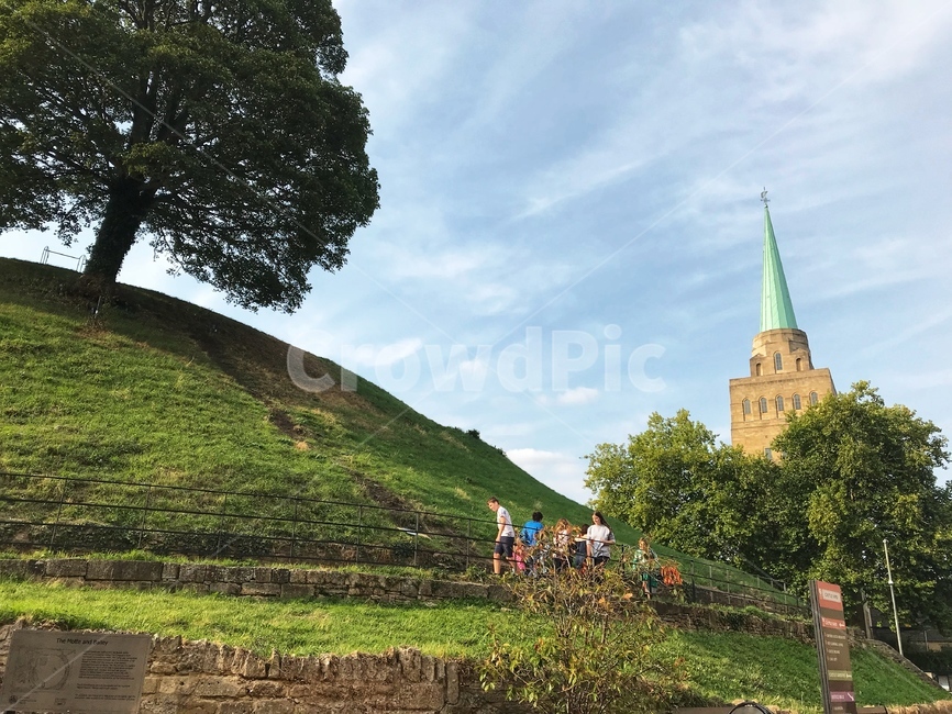 steeple,뾰족한탑,building,건물,architecture,건축물,field,들,outdoors,옥스포드,oxford