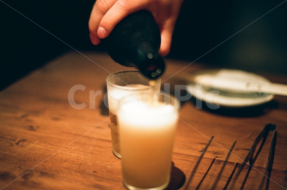 맥주,거품,인물사진,손,맥주병,컵,사람,테이블,접시,젓가락,일본,와규,전통,오키나와,여행,어두운,아늑한,힐링,행복,필름사진,감성사진,beer,bubble,personal,hand,beerbottle,cup,table,dish,plate,stick,japan,tradition,okinawa,dark,healing,happy,film,sensitive,사람,인물,인간,human,person,술,주류,alcohol,감성,sensible,feeling