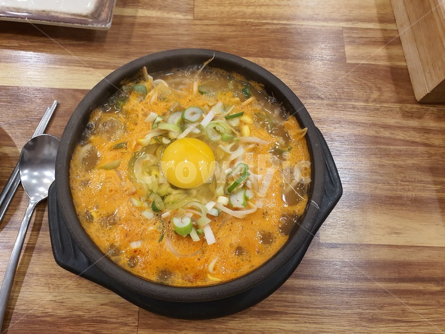전주콩나물국밥,콩나물국밥,콩나물,국밥,전주음식,계란,한국음식,한국전통음식,요리,음식,식사메뉴,한끼