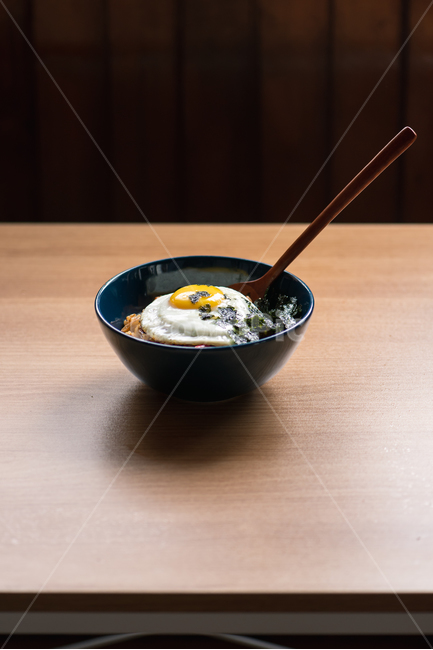 김치,볶음밥,김치볶음밥,계란,계란후라이,계란프라이,김,볶음요리,계란노른자,숟가락,매콤한,음식,식재료,요리,food,cook,meal,dishes,food reserves,한식,한국음식,한국요리,korean food,korean dishes,korean meal,korean cook