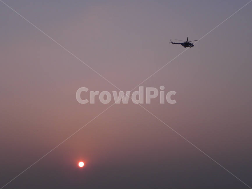 헬기,헬리콥터,태양,석양,노을,일출,helicopter,sun,sunrise,sunset,자연,풍경,nature,landscape,교통,교통수단,traffic,transportation,flying,나는,animal,동물,bird,새