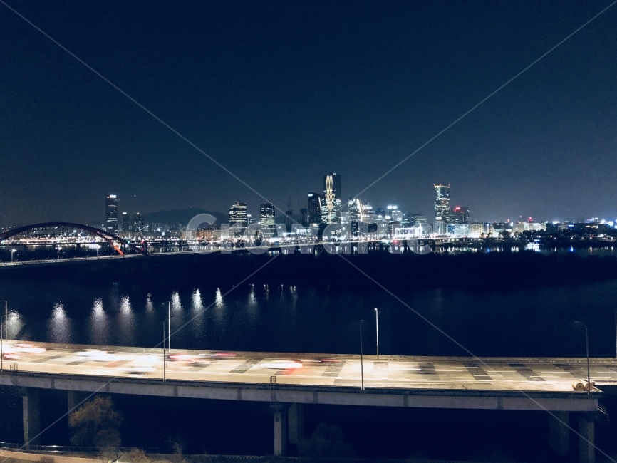 한강,도로,야경,불빛,저녁,여의도,야경,밤,풍경,nightscape,night,landscape,도시,city,한국도시풍경,한국도시경관,korea cityscape,교통,교통수단,traffic,transportation,water,물,waterfront,워터 프론트,pier,교각,dock,독,port,포트